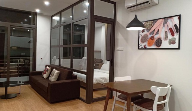 Luxury apartment with bathtub, balcony and washlet