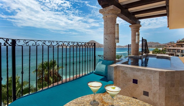 Luxury at Your Fingertips: Spacious Penthouse - Villa La Estancia 1502