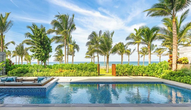 Luxury Beachfront Villa nearby Golf Courses