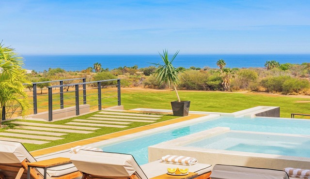 Luxury Golf Villa on 18th Hole w/Pool, Hot Tub & Ocean Views Cabo |Campestre