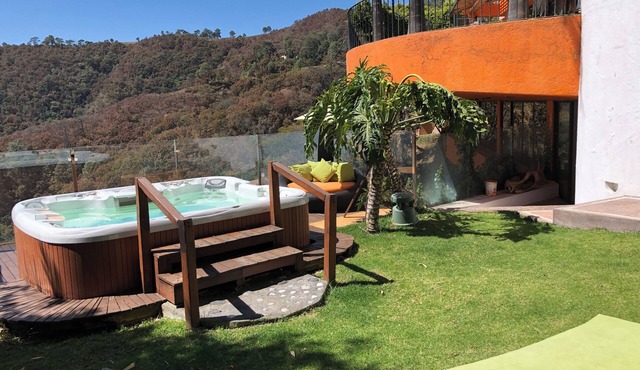 LUXURY IN THE MOUNTAINS. Ideal to relax with family and friends.