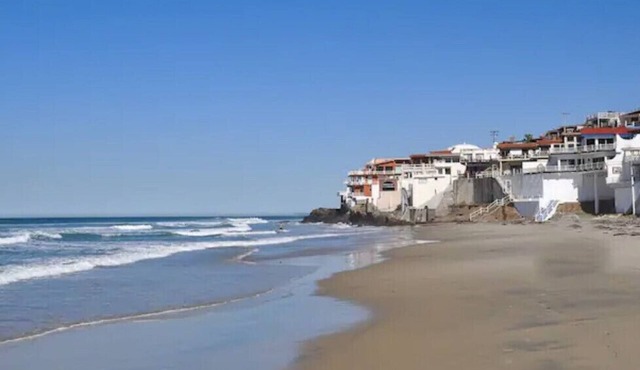 Luxury Ocean Front Oasis w/Private Beach Access & 24hr Security