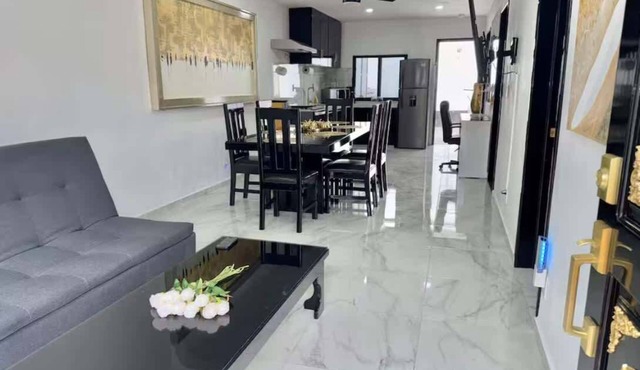 Luxury One Minute Beach Pool Soak Fast WIFI Villa