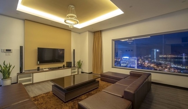 Luxury Penthouse with Private Rooftop Bar