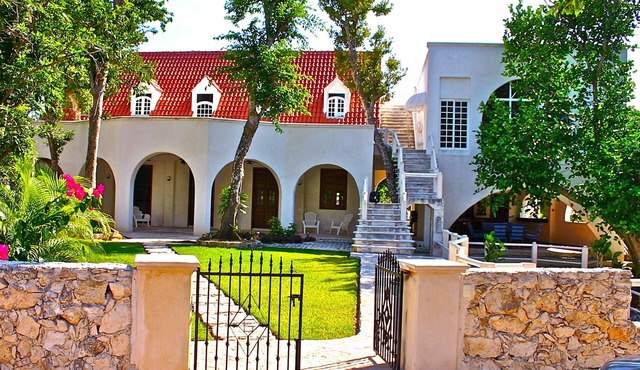 Luxury Playacar Villa - Walk lto Beach & 5th Ave - Private Pool - sleeps 14
