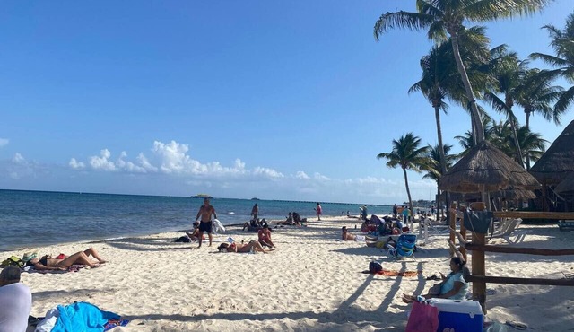 Luxury Premium Condo Steps from the beach and 5th