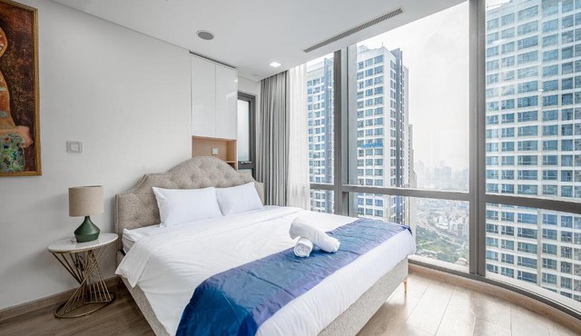 Luxury stayz at LANDMARK81 - The tallest building in SouthEast Asia, Free Pool and Gym