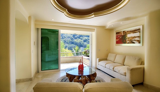 Luxury Suite with Garden and Ocean view