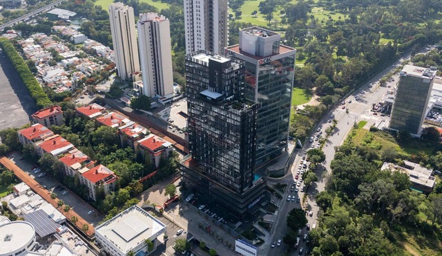 Luxury Urban Stay · City Views · Modern & Spacious