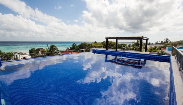 Luxury Villa Steps to Beach, 5th Ave & Concierge Avail! Beach access 70 meters!