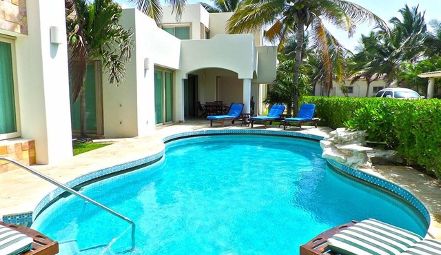 Luxury Villa! Steps from the Caribbean & Beach Access! Quick walk to town, WiFi!