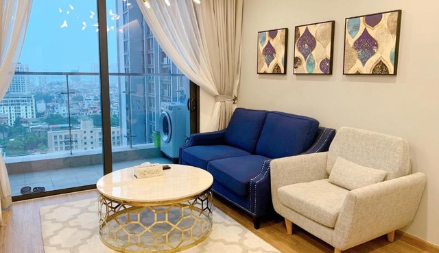 Lynn Housing Vinhomes Metropolis 2BR LuxuryService near Lotte