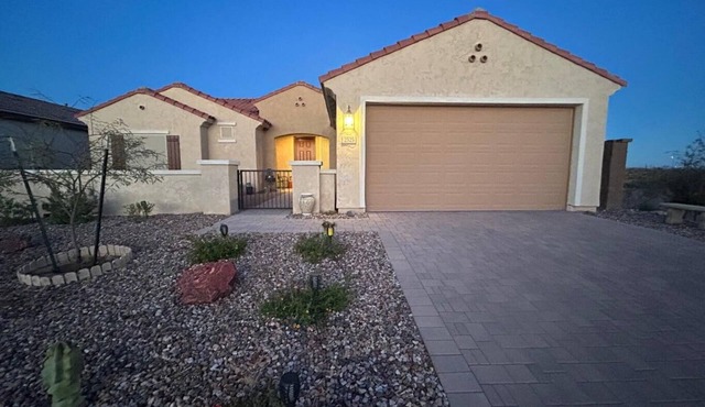 Magical Desert Setting-Vacation, Corporate, Short-Term Rental 3-Queens