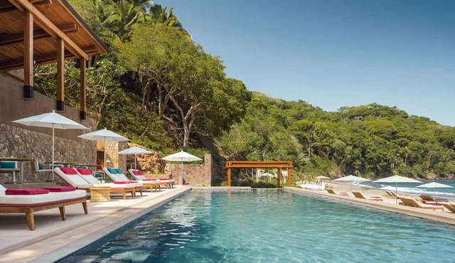 Magnificent Living in Elegance! Beachfront, Pets Allowed, Free Breakfast!