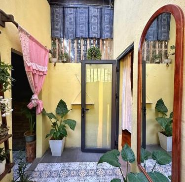 Maison de Hill Home