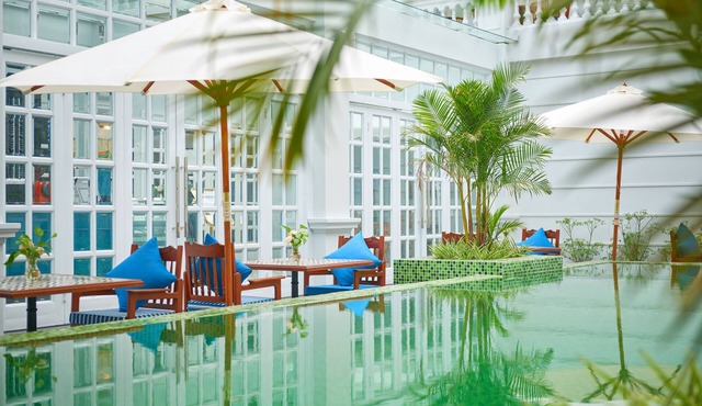 Manoir Des Arts Hotel