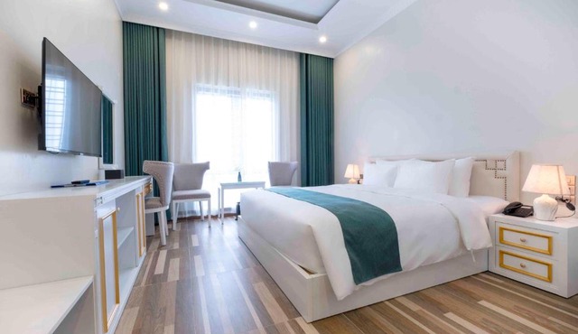 Minh Long Hotel