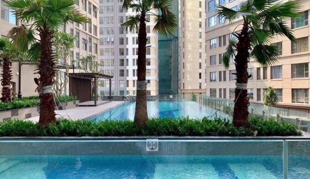 Modern 2 bedroom Apartment in Center with City view & Outdoor pool, gym Free