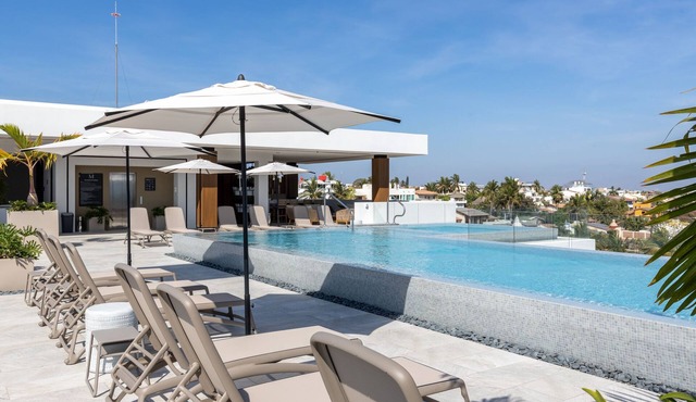Modern 2BR Golden Zone | Top Floor | Ocean View