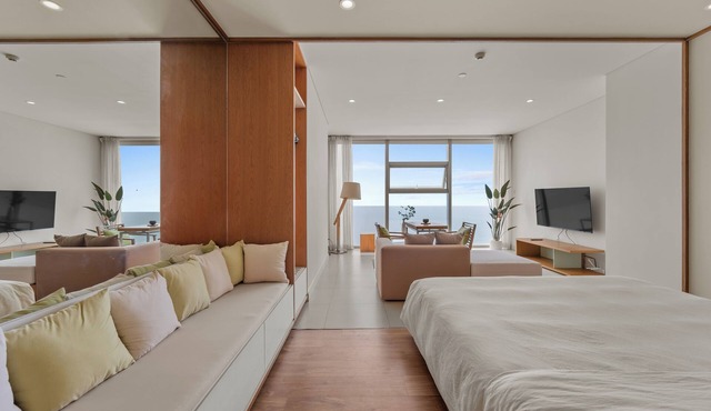 Modern 2BR Suite Ocean View High Floor Hotel Residence Walk to Beach
