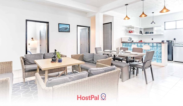 Modern apt. l Perfect location l Home Office