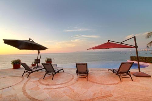 Modern Beachfront - Casa Caballito del Mar
