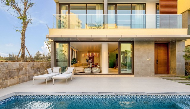 Modern Brand New 4 Bedroom Pool Villa | 5 Stars