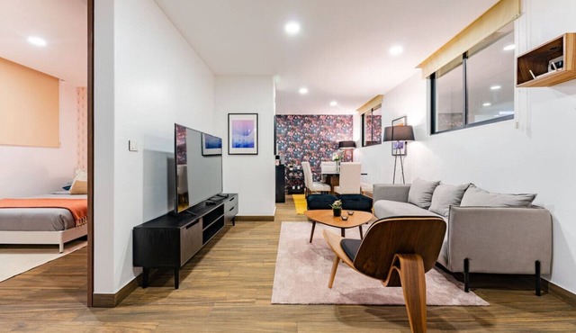 Modern La Condesa Apartment with Gym & Parking