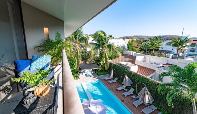 Modern Loft - Walk to Beach, Shops & Groceries