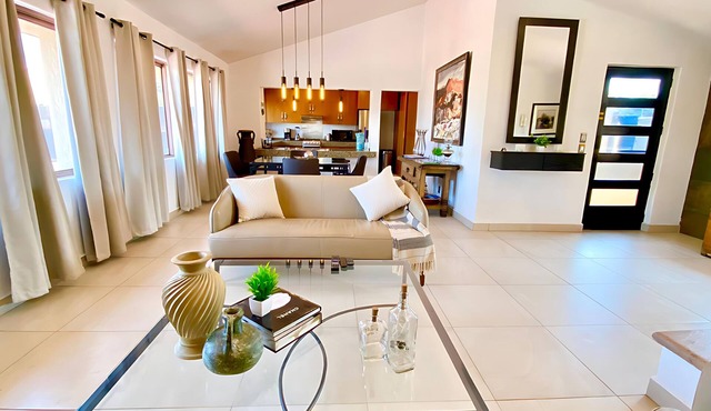 Modern 3-Bedroom Retreat in Ajijic-Walk To Everything-Gym-Pickleball-Golf Cart