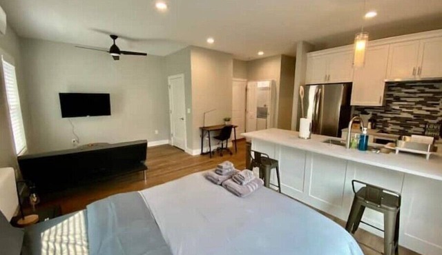 Modern Studio Apartment in Central West end, BJ Hospital