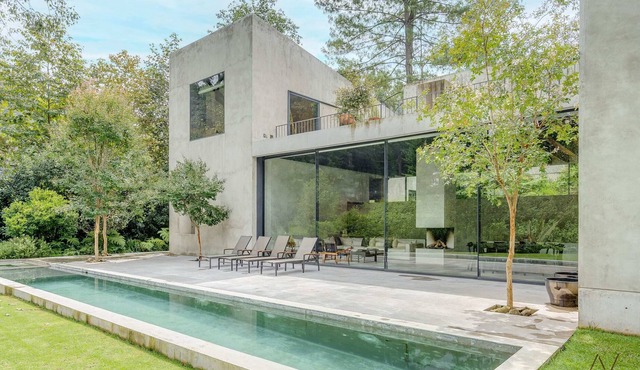 Modern Villa, Enormous Yard Private Heated Pool