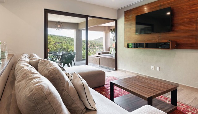 Moderna Villa con Hermosa Vista al Lago