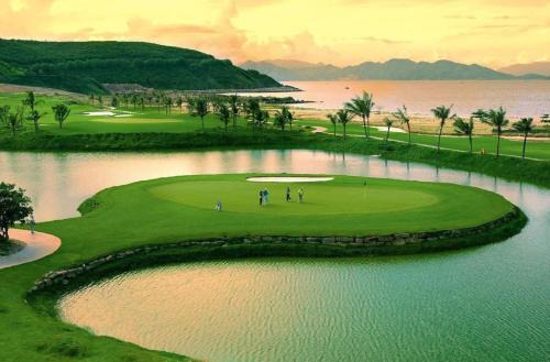 Moon Villa C27 Tam Đảo Golf & Resort Biệt thự 8 phòng ngủ rộng 1300m2 trong sân Golf Tam Đảo