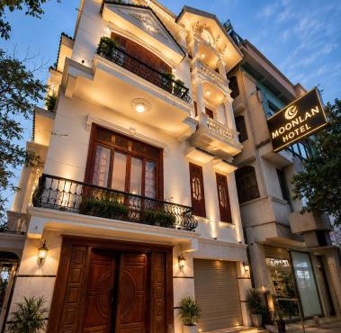 Moonland Hotel