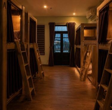Mountain Goat Wooden Capsules Hostel 247