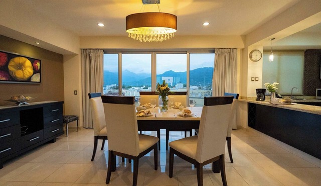 Mountain view Penthouse: Pool, Private balcony