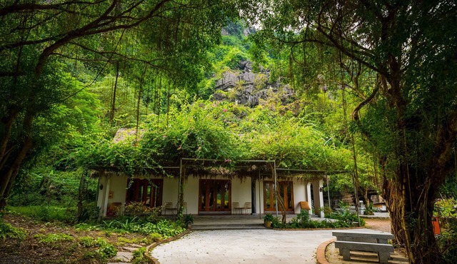 Mua Caves Ecolodge