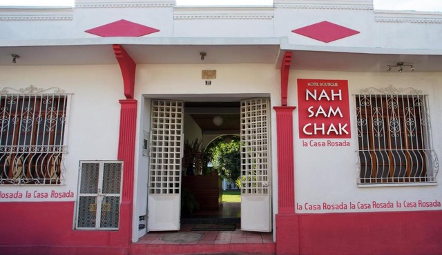 NAH SAM CHAK La Casa Rosada