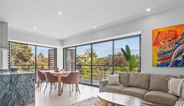 Nerea Golden Zone - 3 Blocks to Beach w Oceanview