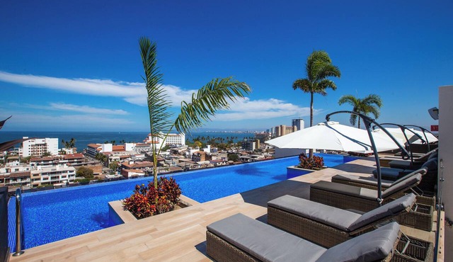 New Downtown Condo w/Private Dipping Pool