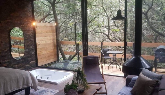 NEW! Romantic Forest Stay with Hot Tub, Deck & BBQ