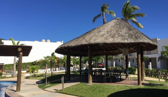 New, Stunning, Beautiful Decorated, Spacious House - 5min walk to the beach