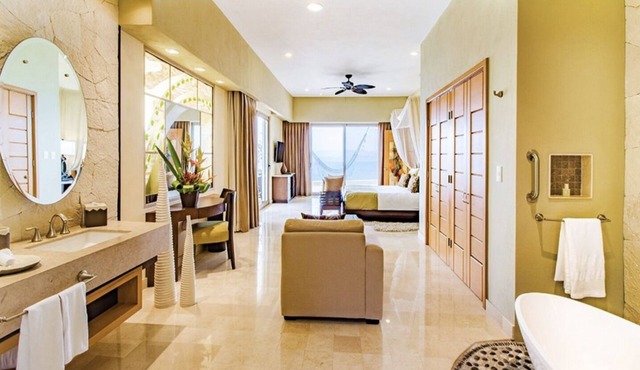 NEW YEAR'S AT GARZA BLANCA PV 12/28-01/04: TWO BEDROOM MOUNTAIN PANORAMIC VIEW