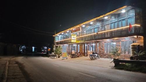 Nhà Bên Suối