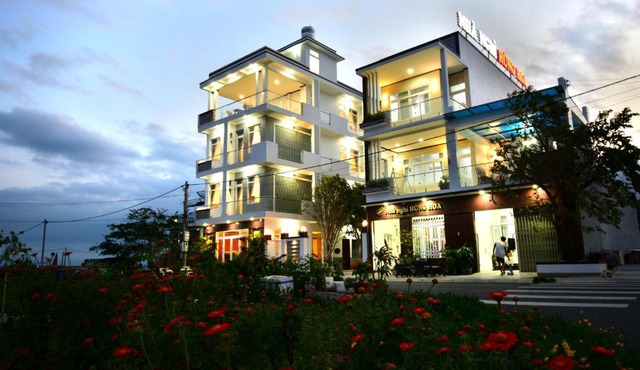 Nhà nghỉ Hùng Hoa