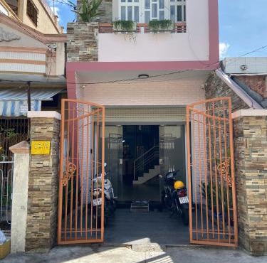 Nhà Trong Ngõ Homestay and Studio