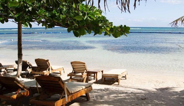Noah Beach Hotel & Suites