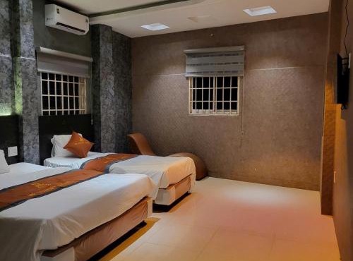 NP Luxury Motel