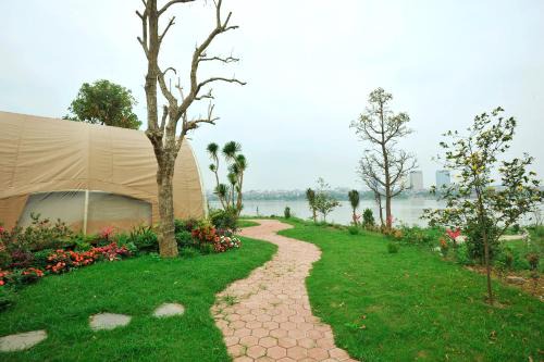 NSH Riverside Glamping Resort